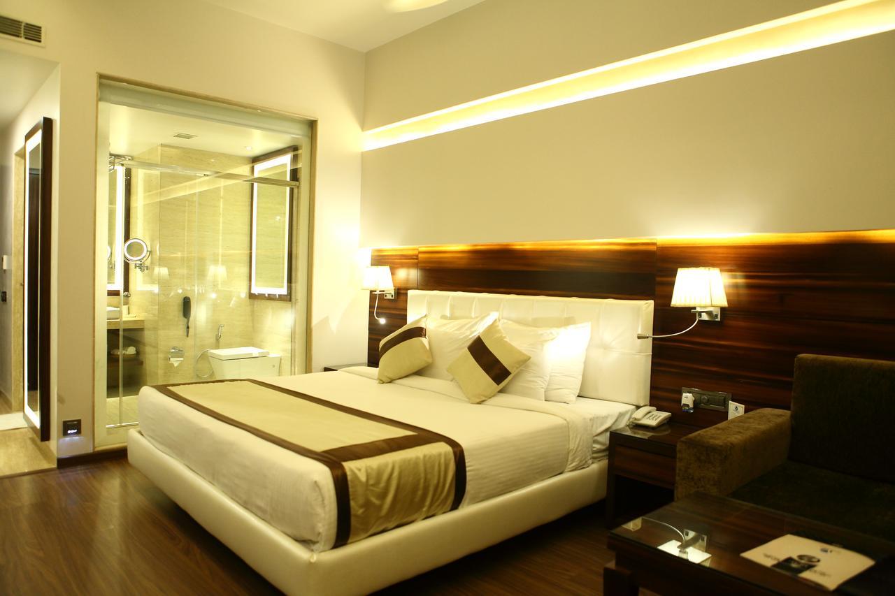 Viceroy Inn Dehradun Extérieur photo