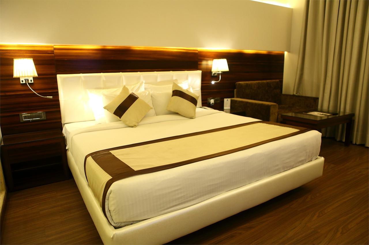 Viceroy Inn Dehradun Extérieur photo