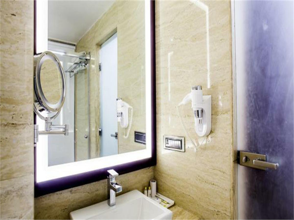Viceroy Inn Dehradun Extérieur photo